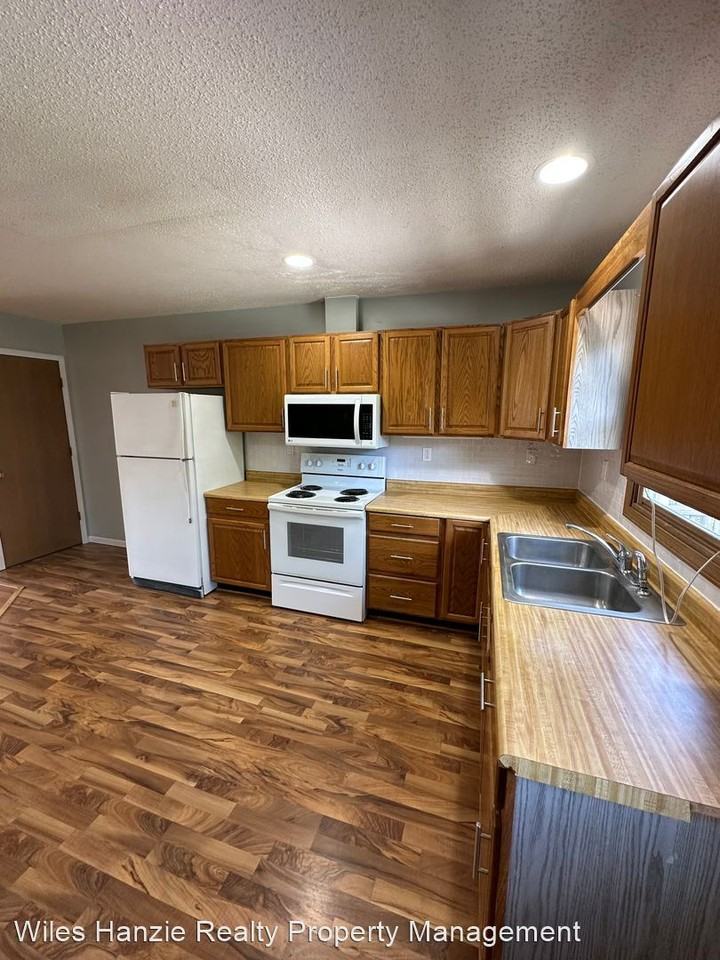 40 Monique Cir - Photo 3 of 6