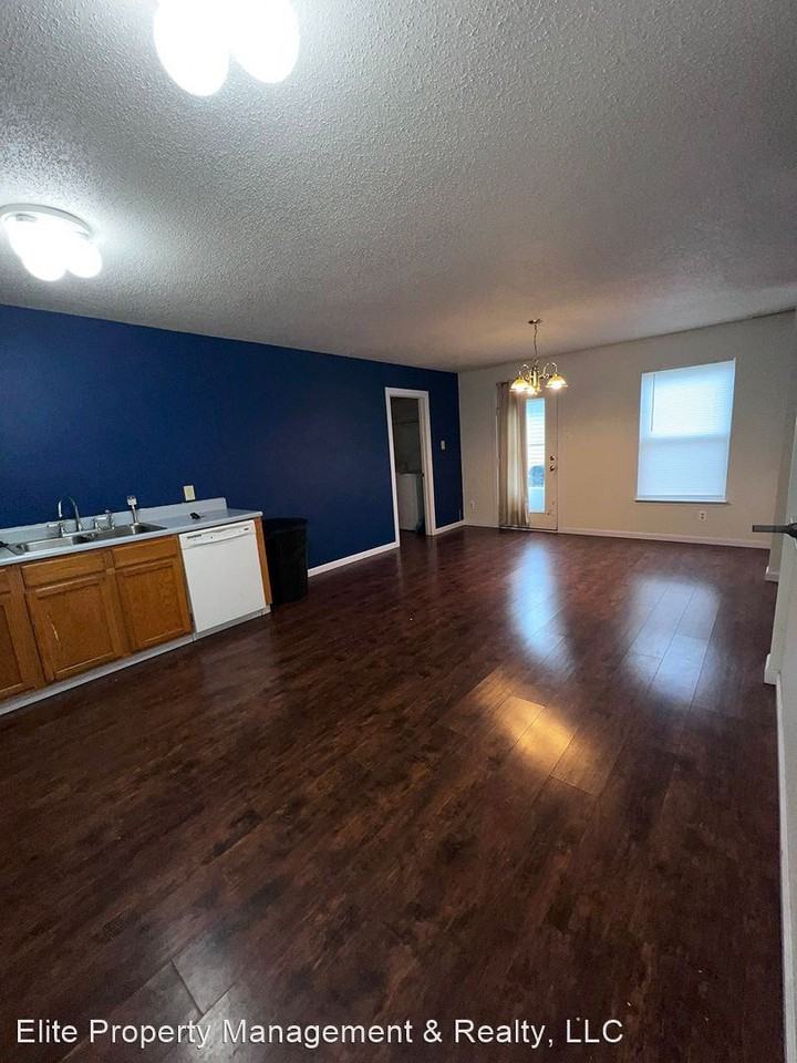 2633 Brewster Ln - Photo 2 of 18