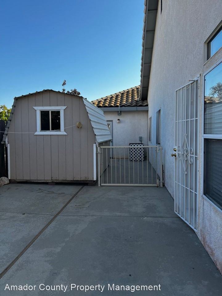 707 Vista Ln - Photo 3 of 14