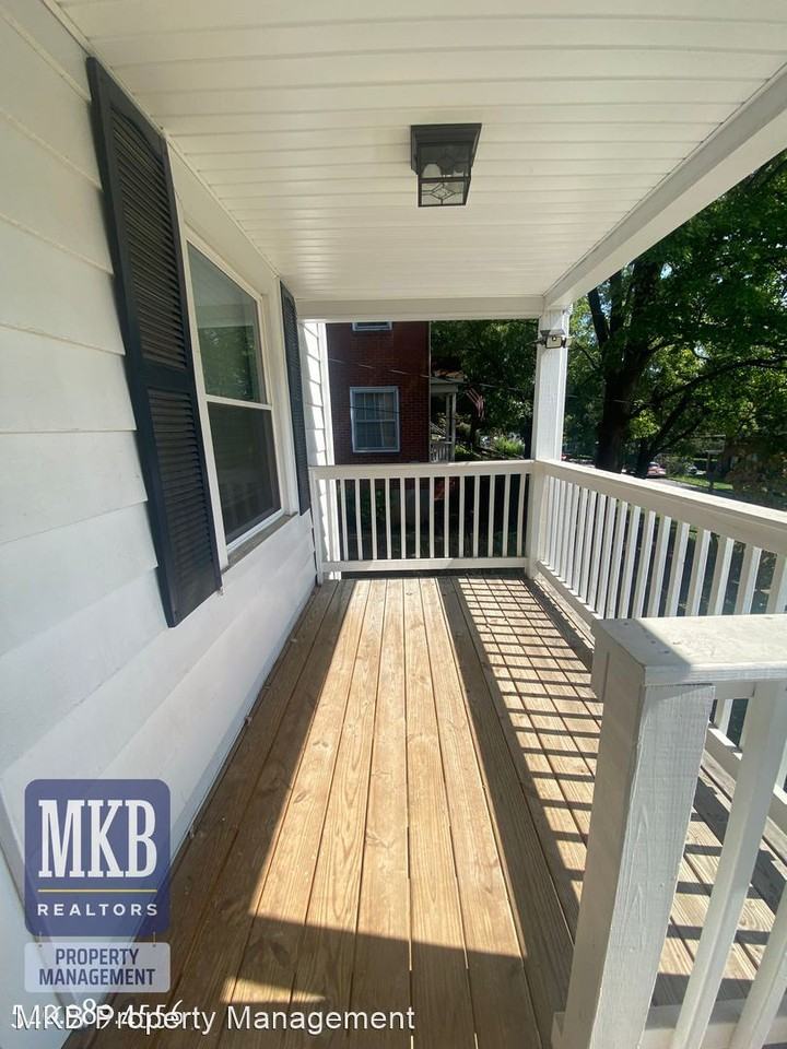 915 Windsor Ave Sw - Photo 2 of 23