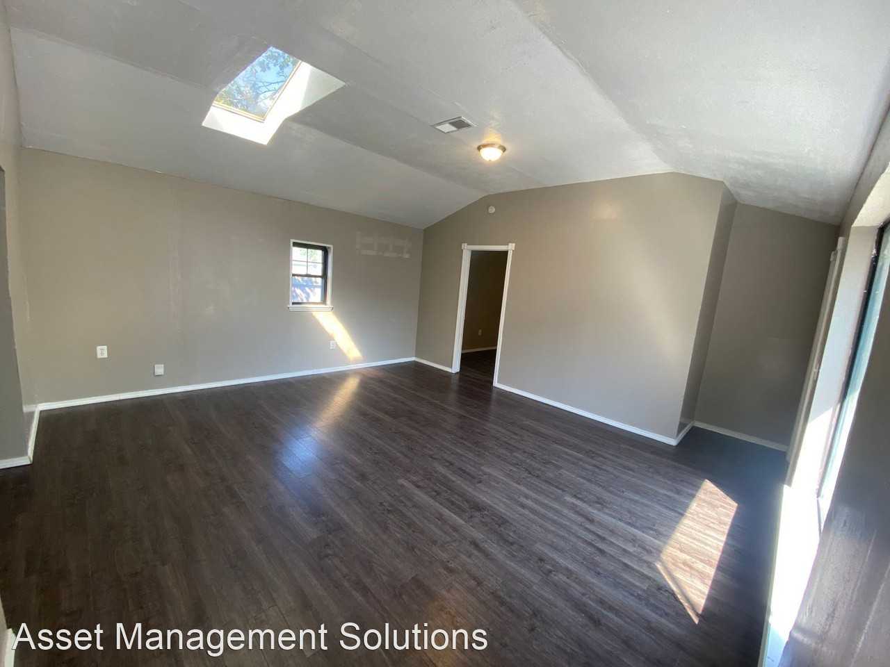 7121 Nw 8th St - Photo 3 of 16