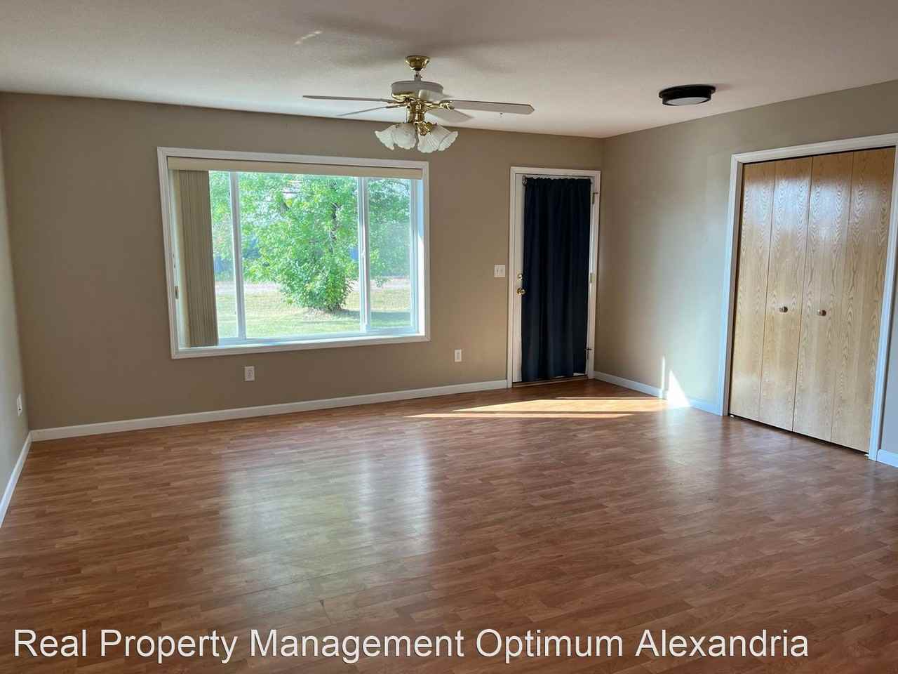 4709 Short St Ne - Photo 3 of 20