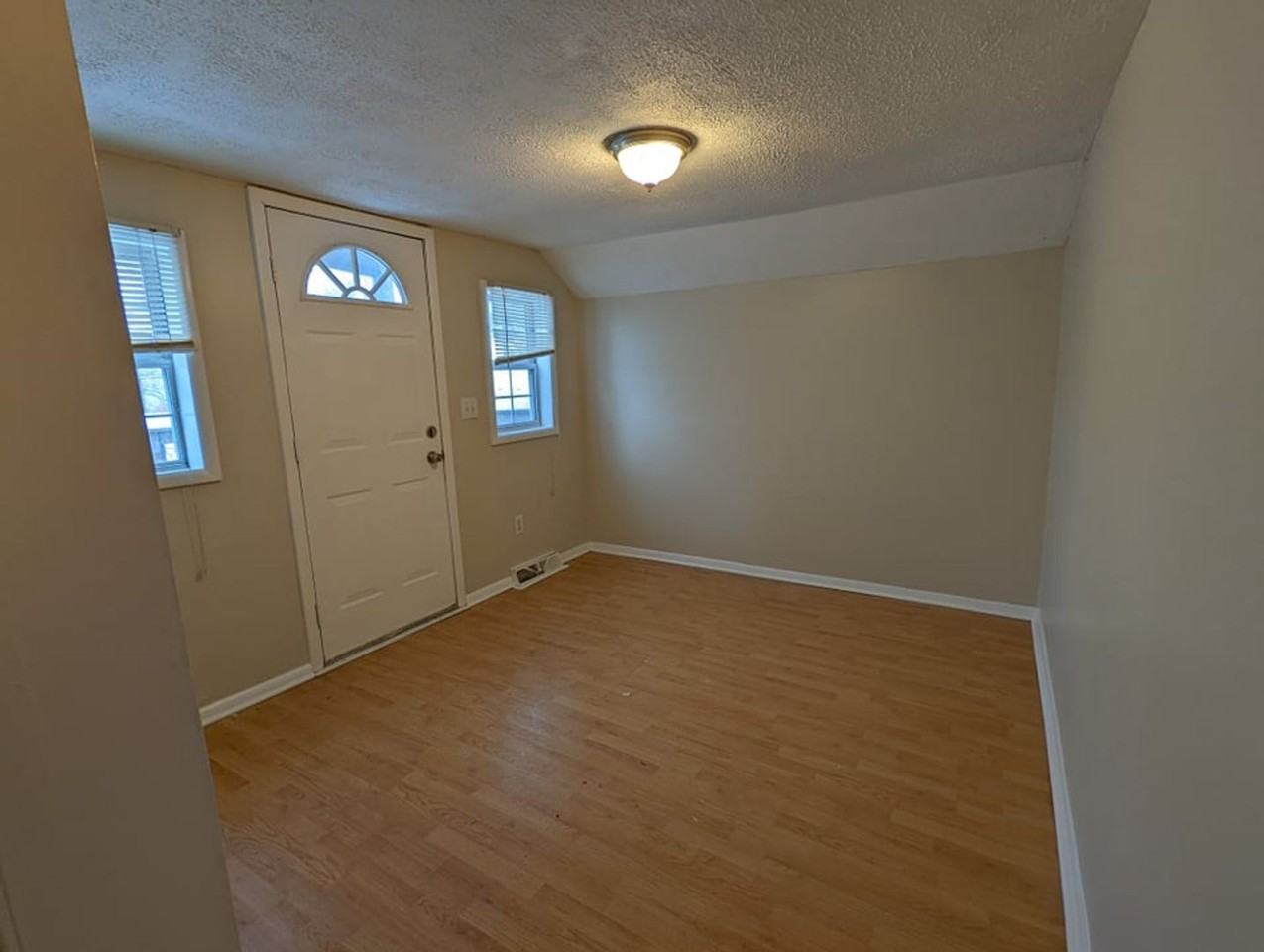 3805 33rd Ave - Photo 2 of 7