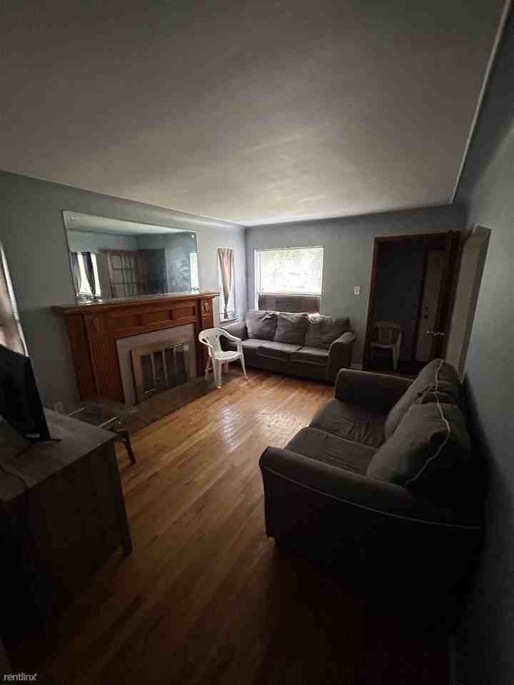 11760 Nashville St - Photo 3 of 9