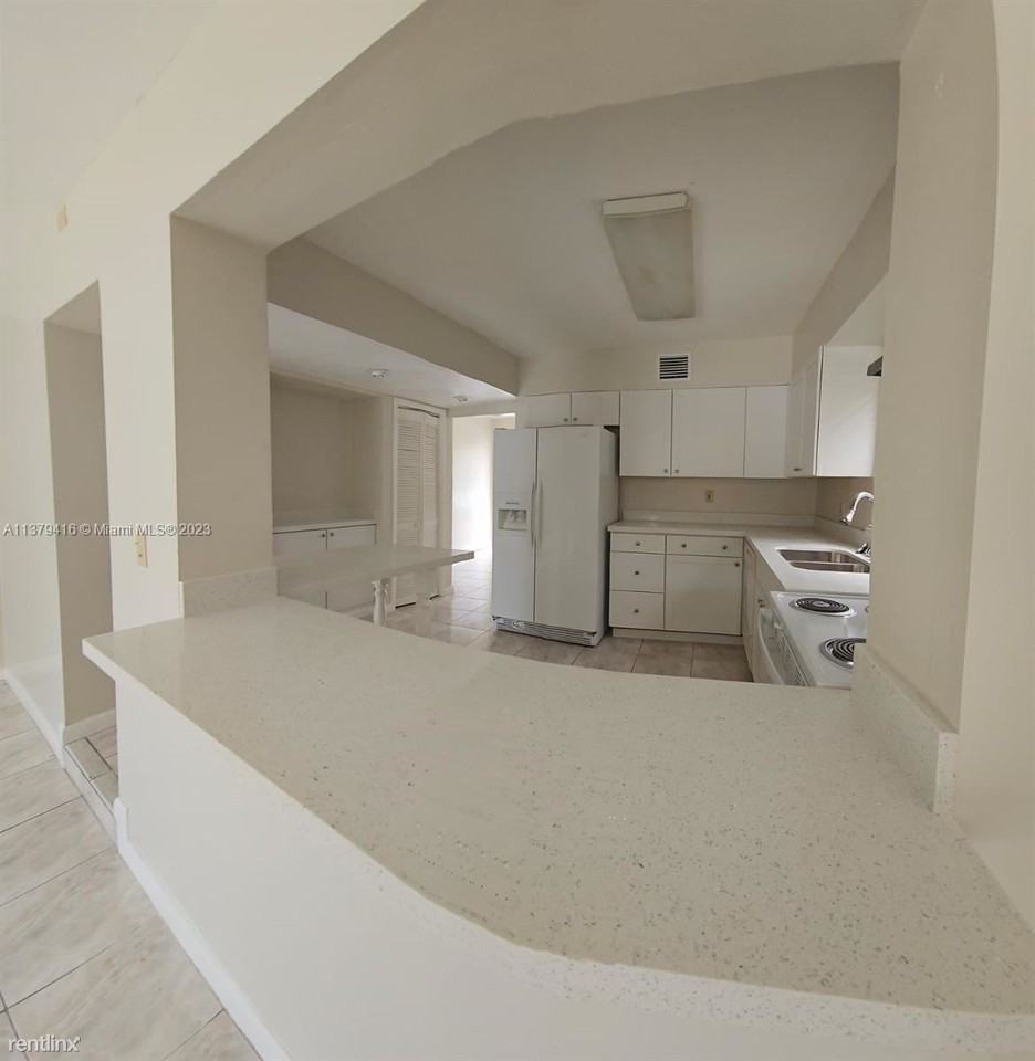 3415 Sw 15th St #1 - Photo 3 of 12