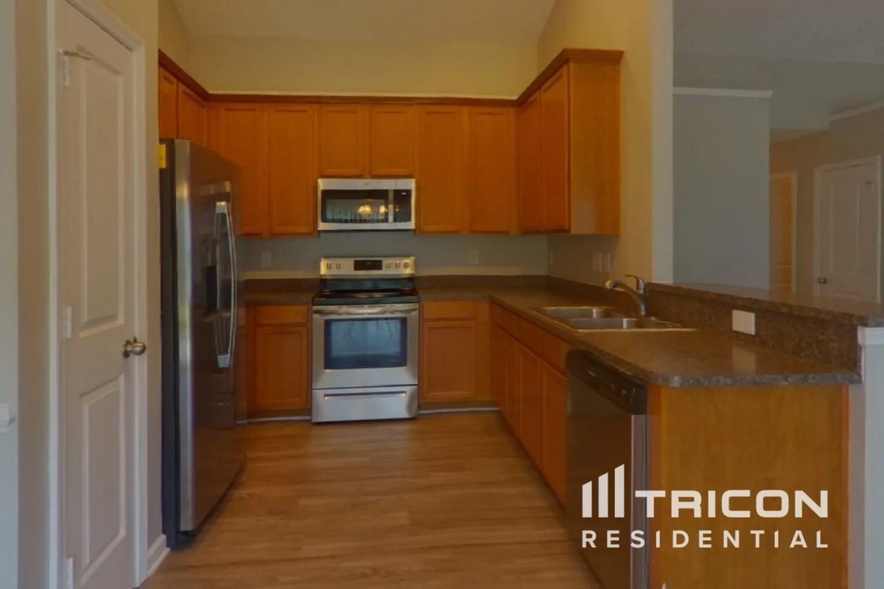 3870 Broadview Ln - Photo 3 of 46