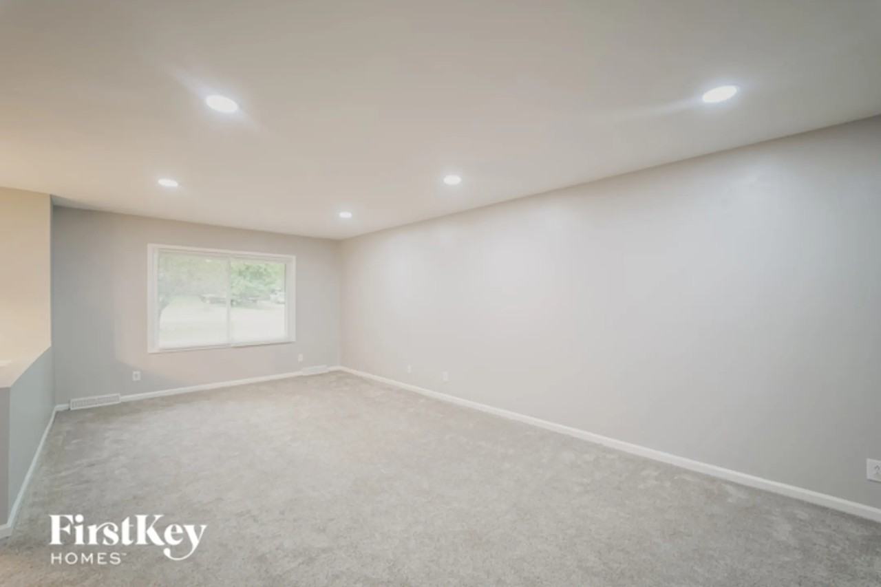 708 Sharon Dr - Photo 2 of 15