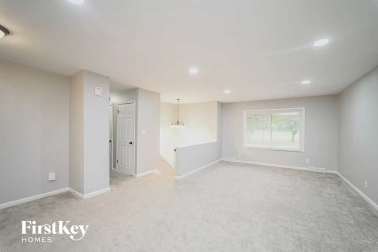 708 Sharon Dr - Photo 3 of 15