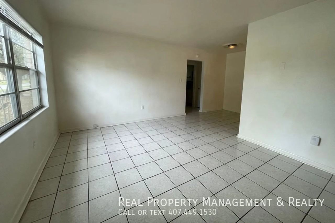 1600 Indiana Ave - Photo 2 of 5