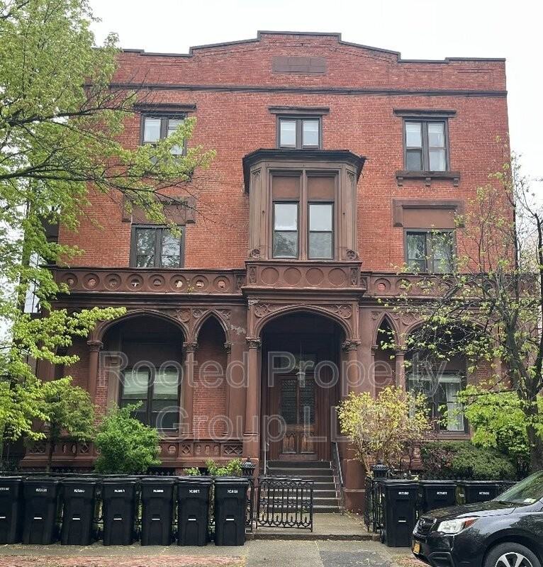 204 Washington St #3B