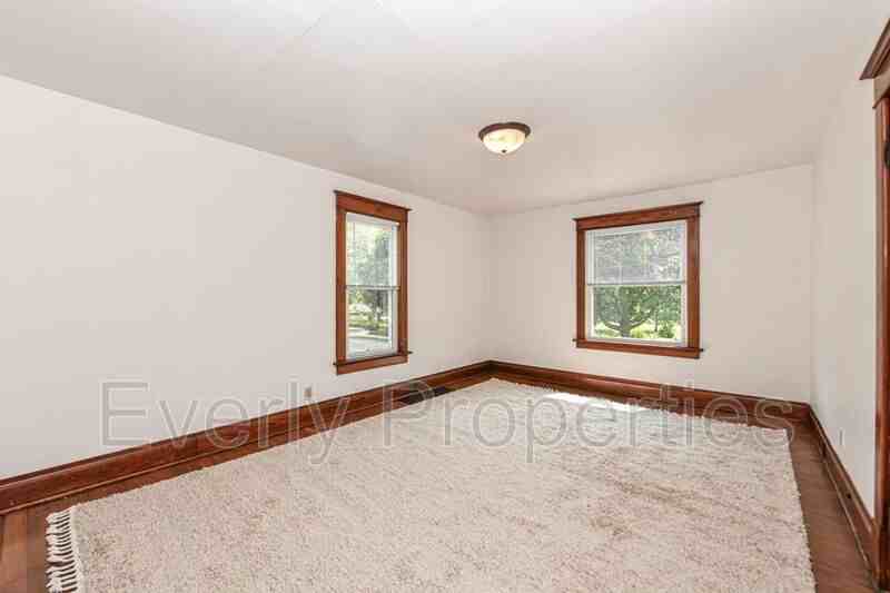 2322 Kinzie Ave - Photo 3 of 26