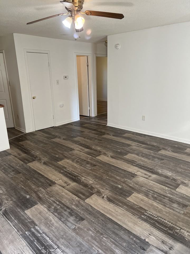 108 Suzanne Cir - Photo 2 of 9