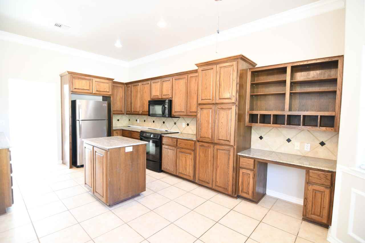 5607 Stecher Ct - Photo 5 of 36