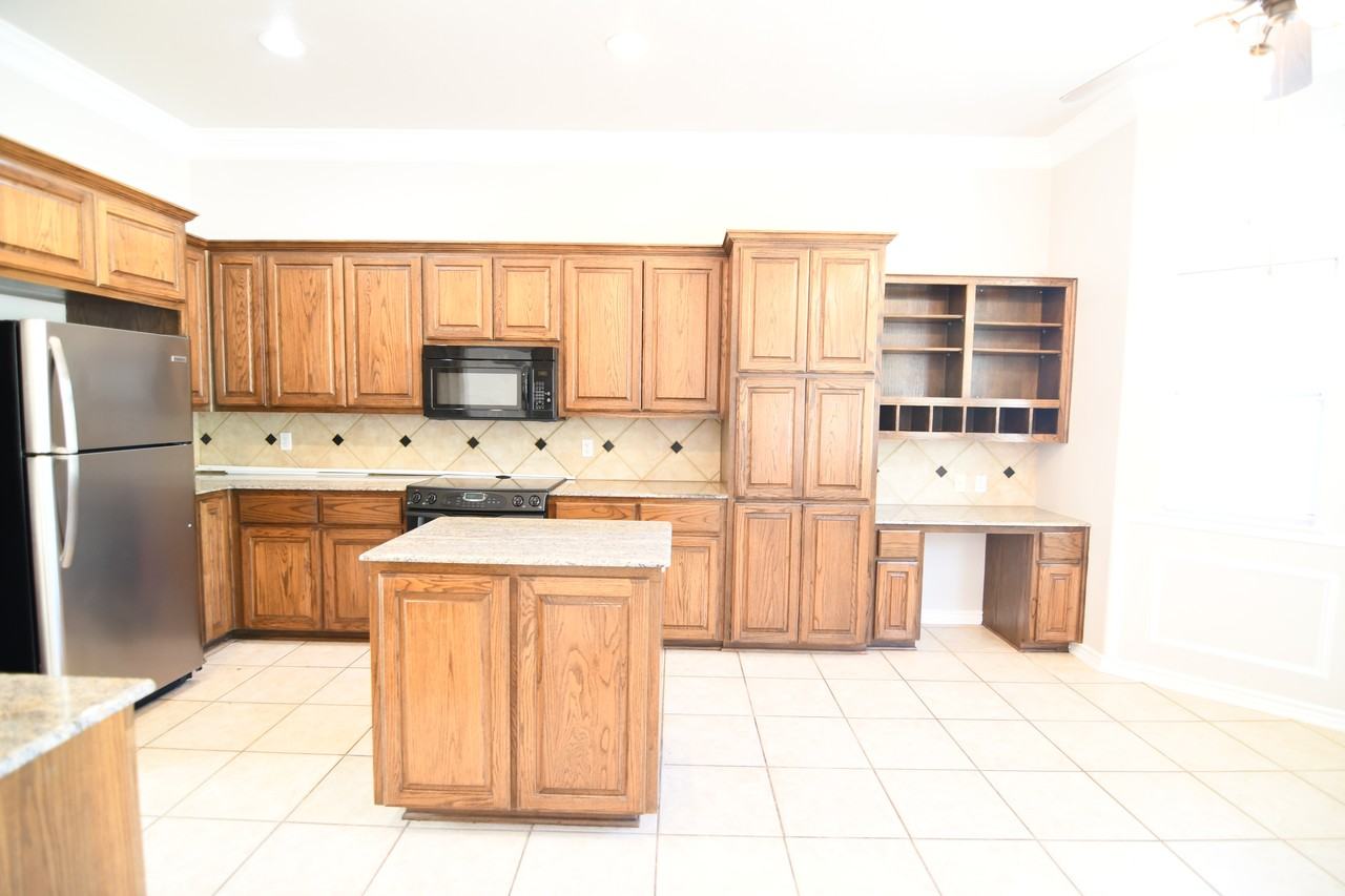5607 Stecher Ct - Photo 6 of 36