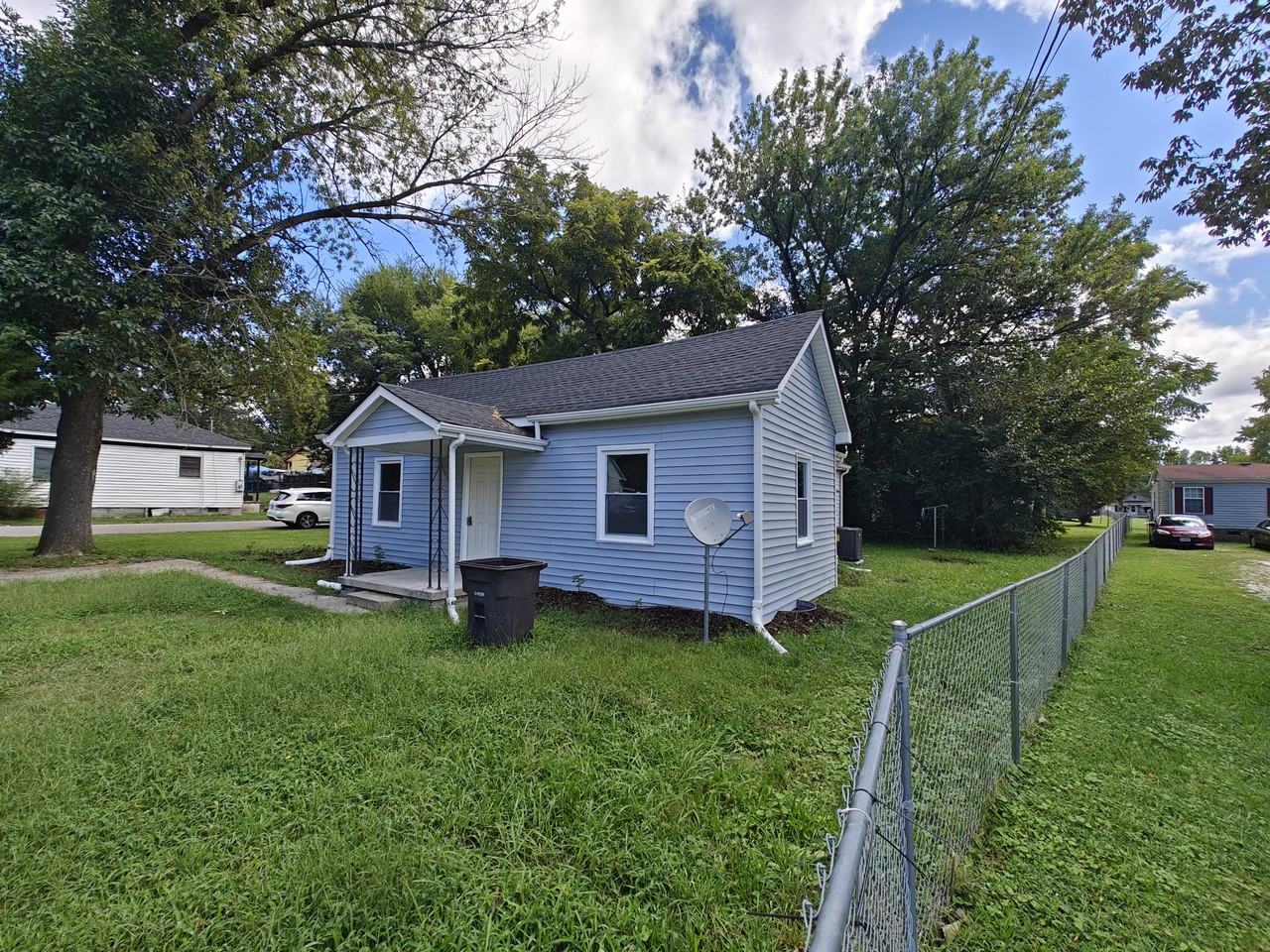 712 Halifax St - Photo 2 of 9