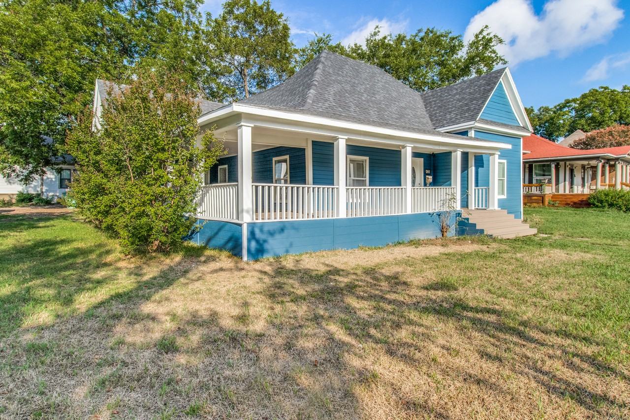 102 N Grand Ave - Photo 2 of 25