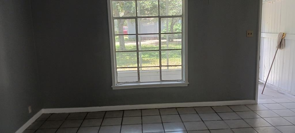 917 North 1/2 - Photo 7 of 11