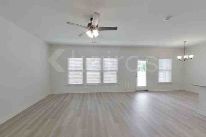 106 Foggy Ln - Photo 2 of 16