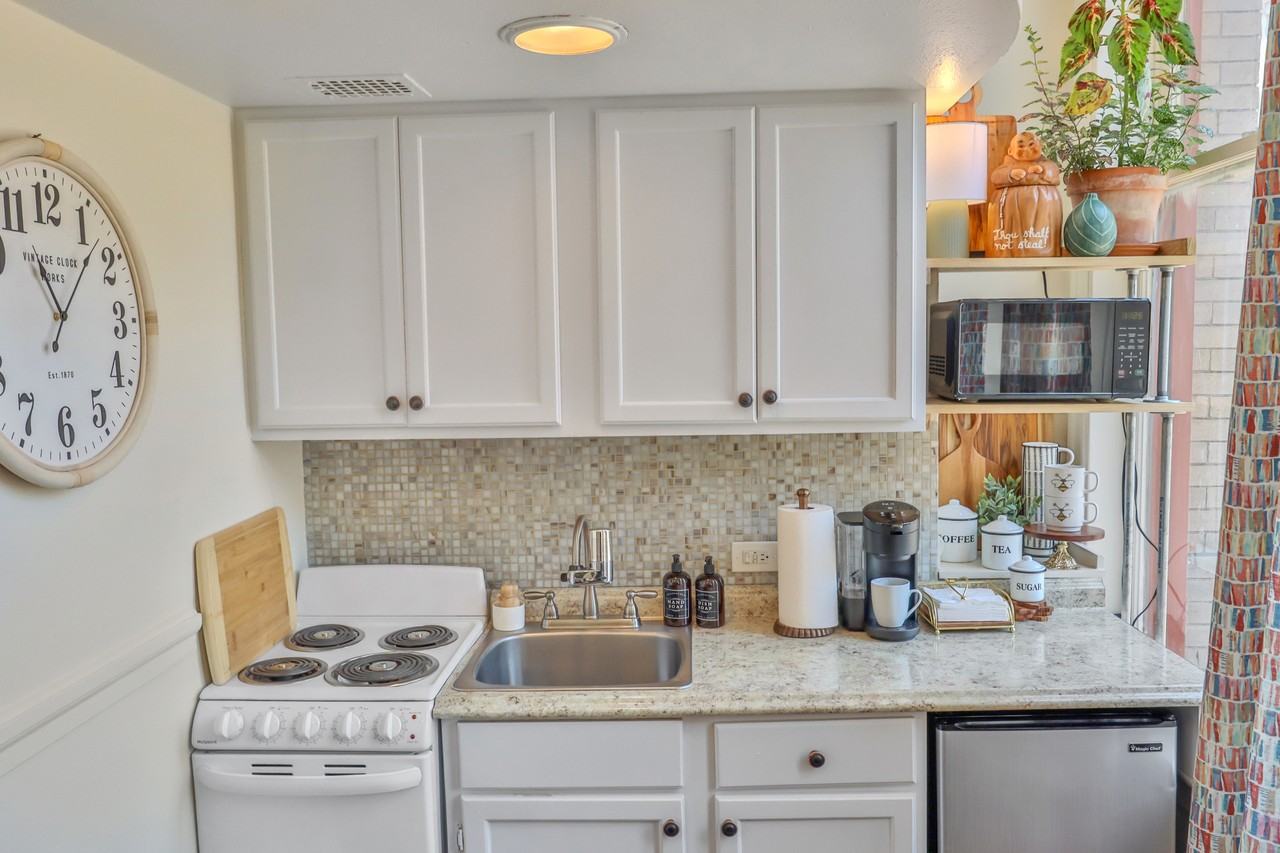 128 Main Plaza - Photo 3 of 22