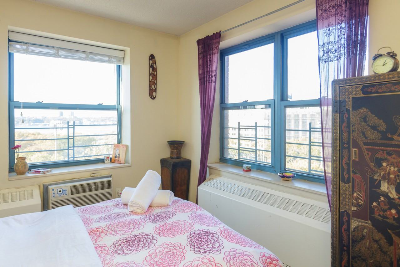 555 W 52nd St #1001 - Photo 2 of 8