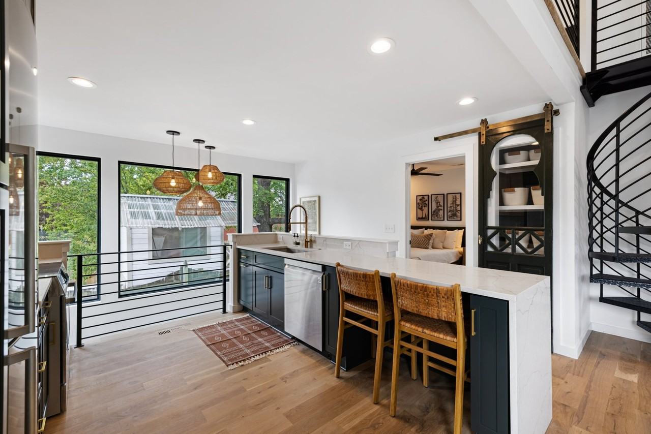 804B Russell St #804B - Photo 2 of 12