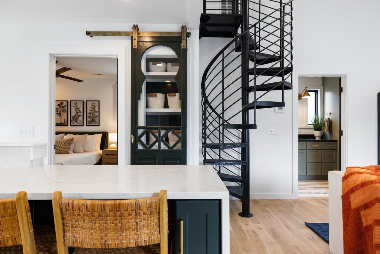 804B Russell St #804B - Photo 3 of 12