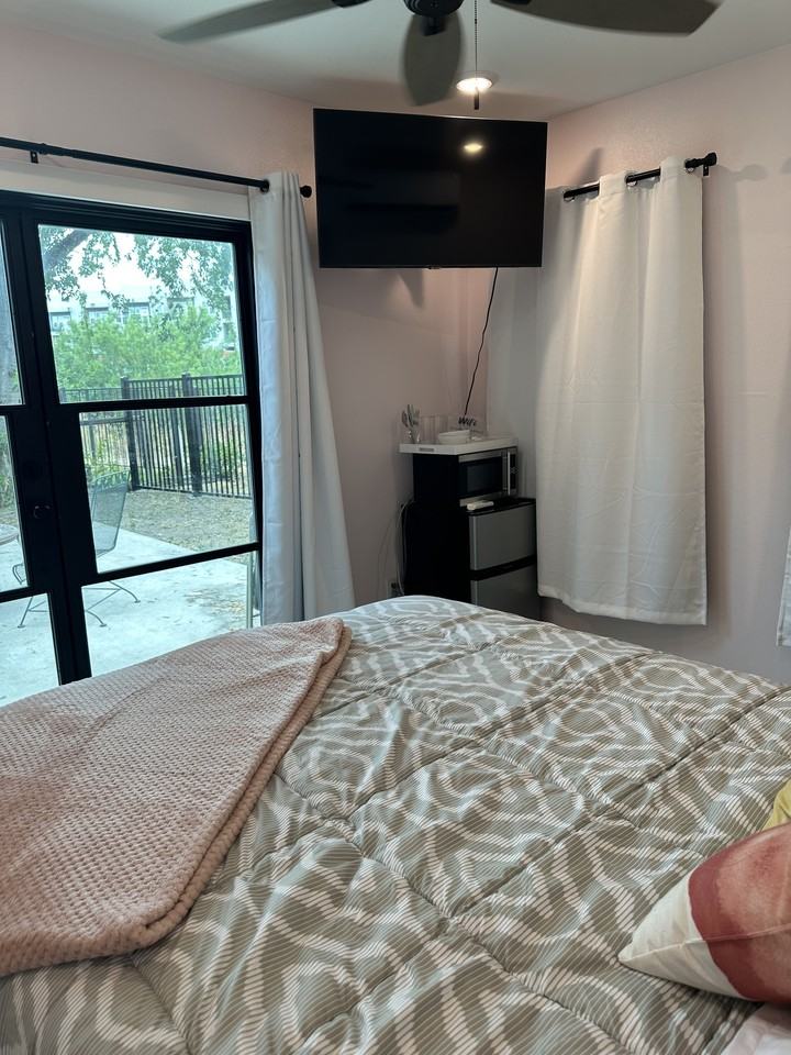 837 E Guenther St #837 - Photo 3 of 18