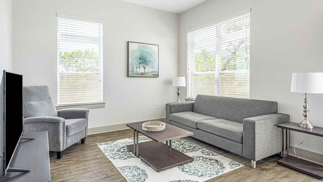 905 Kenilworth Ave - Photo 2 of 50