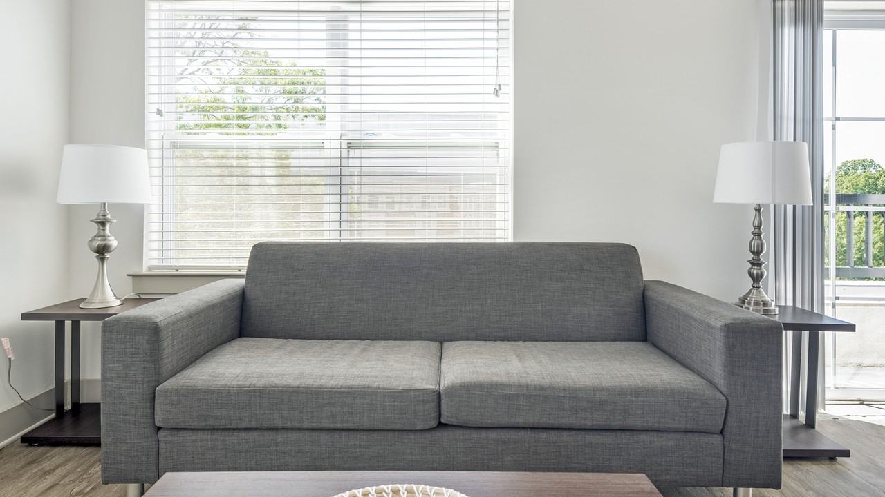 905 Kenilworth Ave - Photo 3 of 50