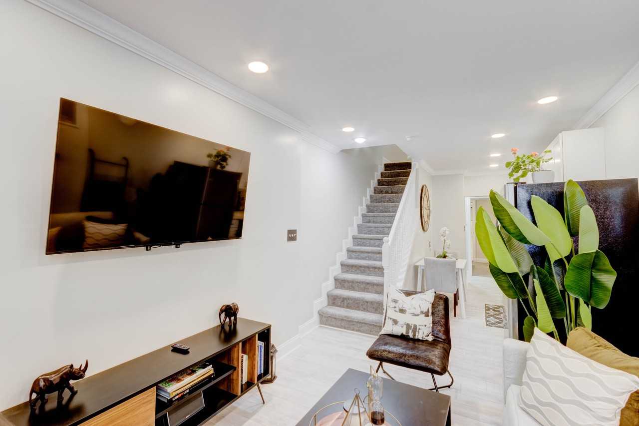 616 S Rose St #01 - Photo 2 of 11