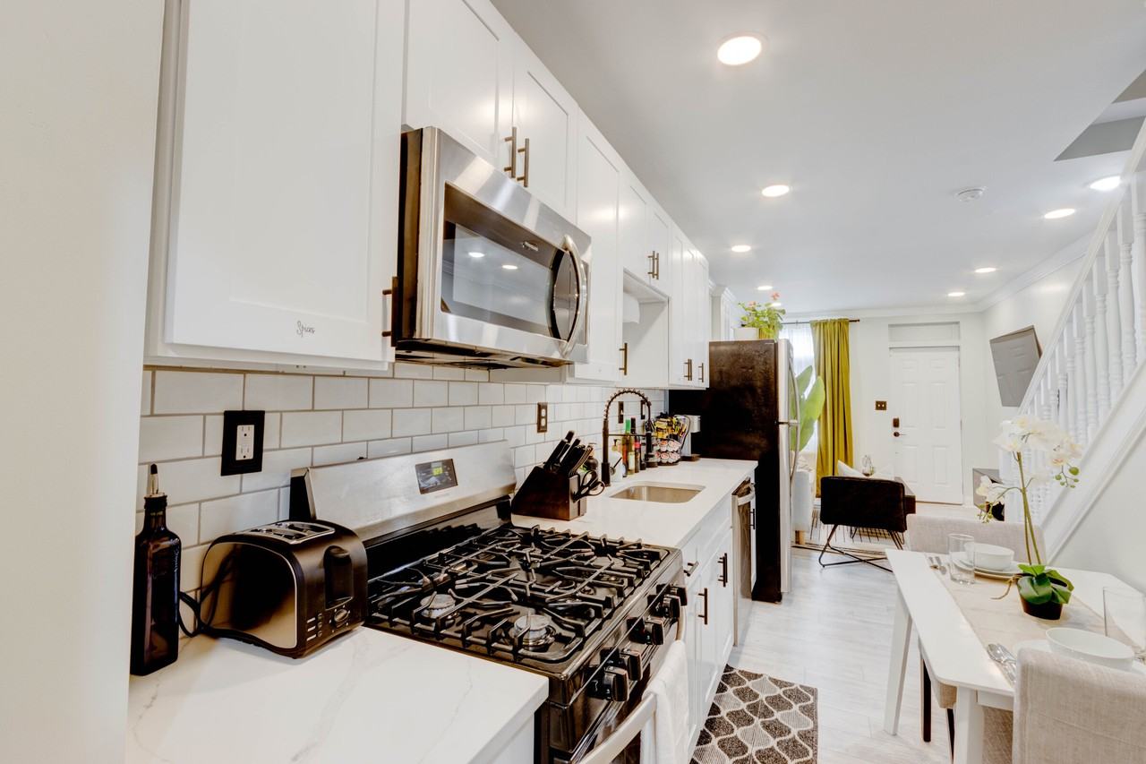 616 S Rose St #01 - Photo 3 of 11