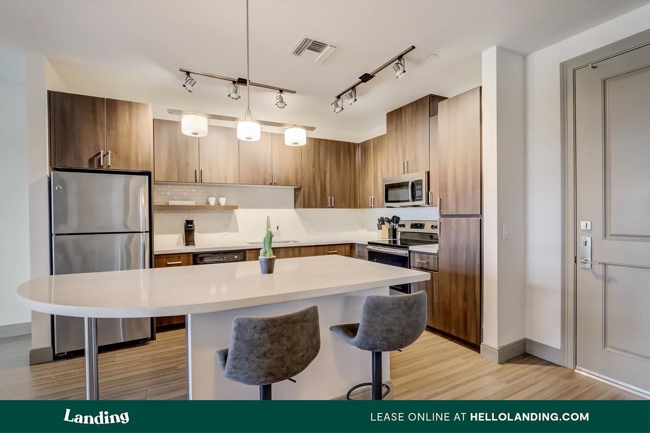 555 North College Avenue - Photo 3 of 50