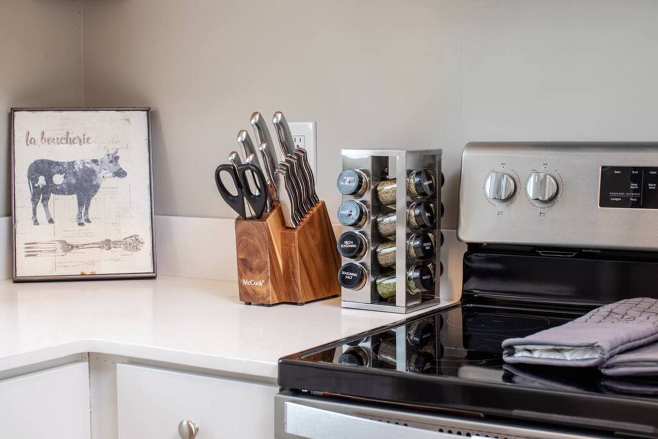 127 Whitman St #1 - Photo 3 of 9