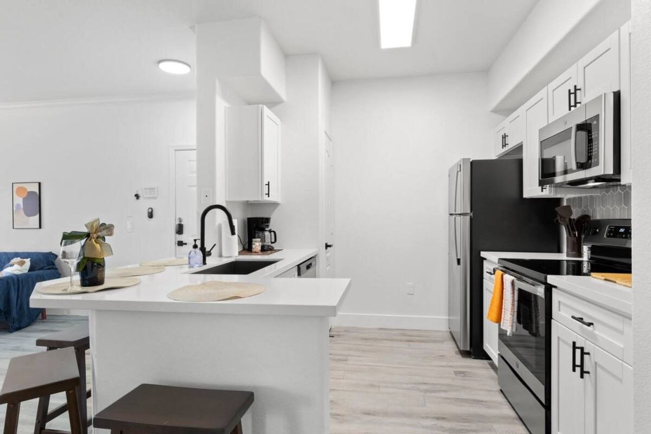 875 W Pecos Rd - Photo 2 of 50