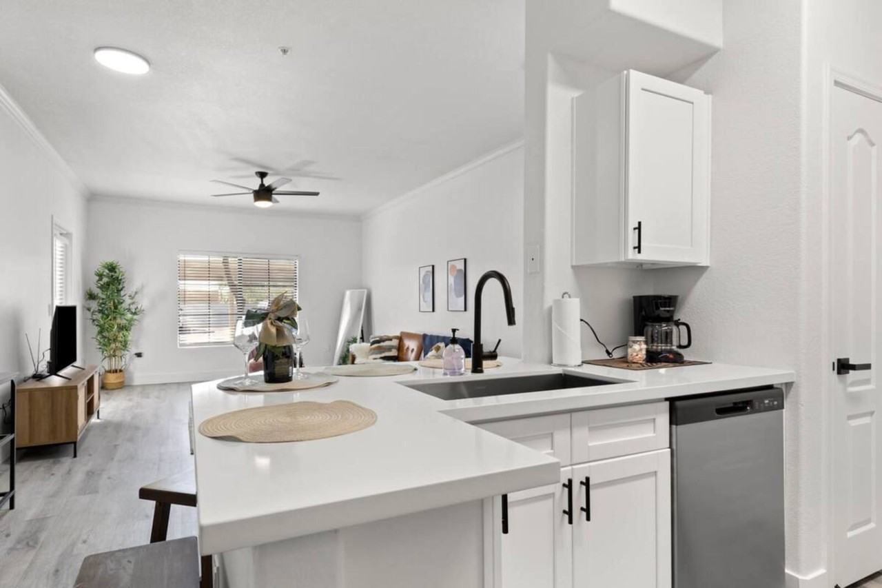 875 W Pecos Rd - Photo 3 of 50