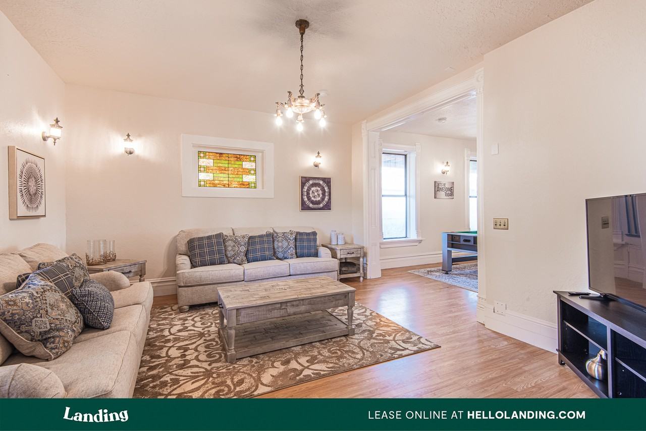 261 27th St - Photo 2 of 45