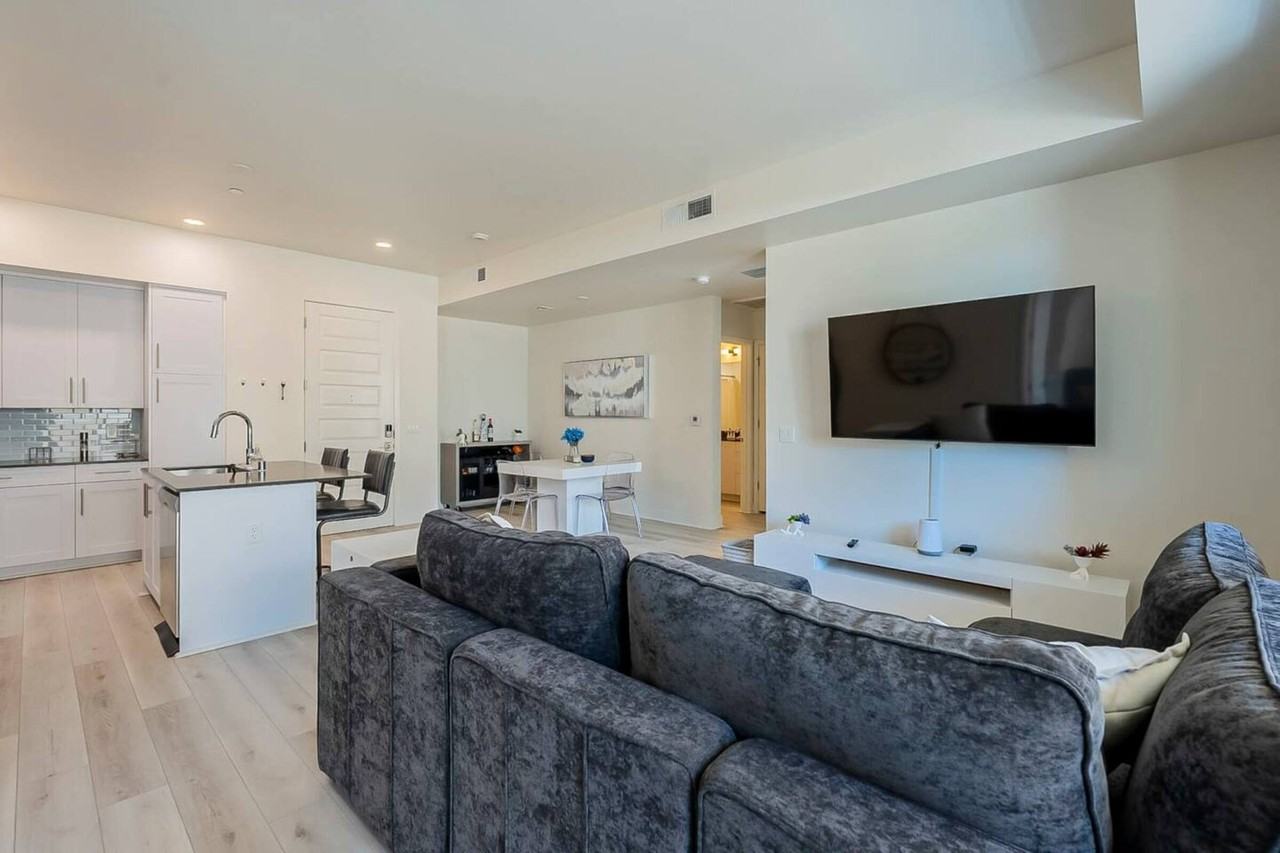 7300 E Earll Dr #2019