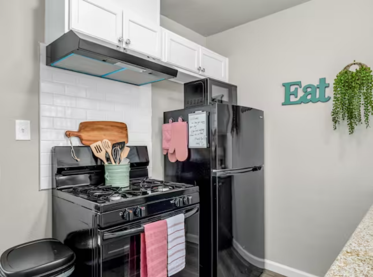 582 E Fountain Way - Photo 3 of 37
