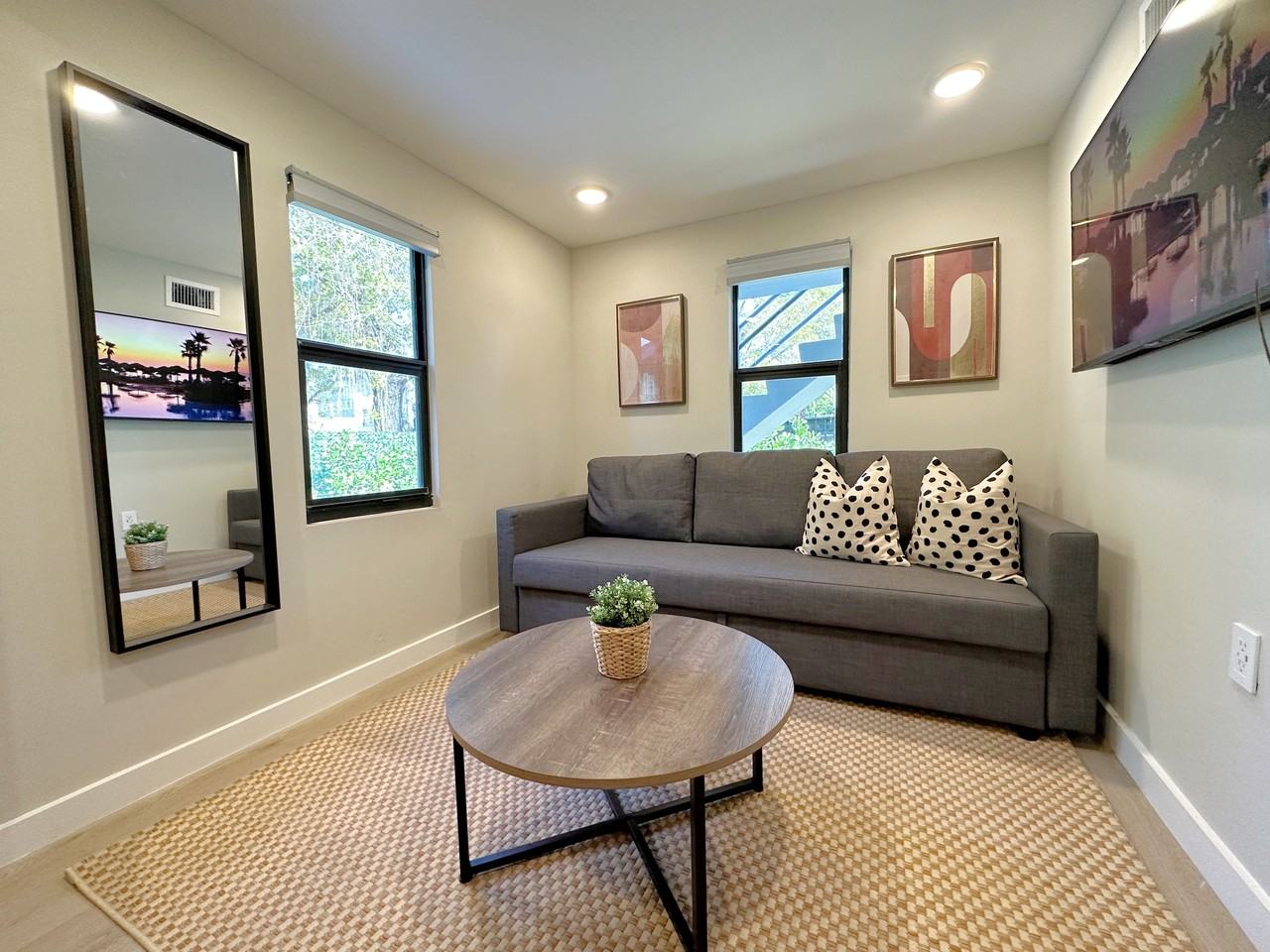 203 SW 10TH AVE - Photo 2 of 50