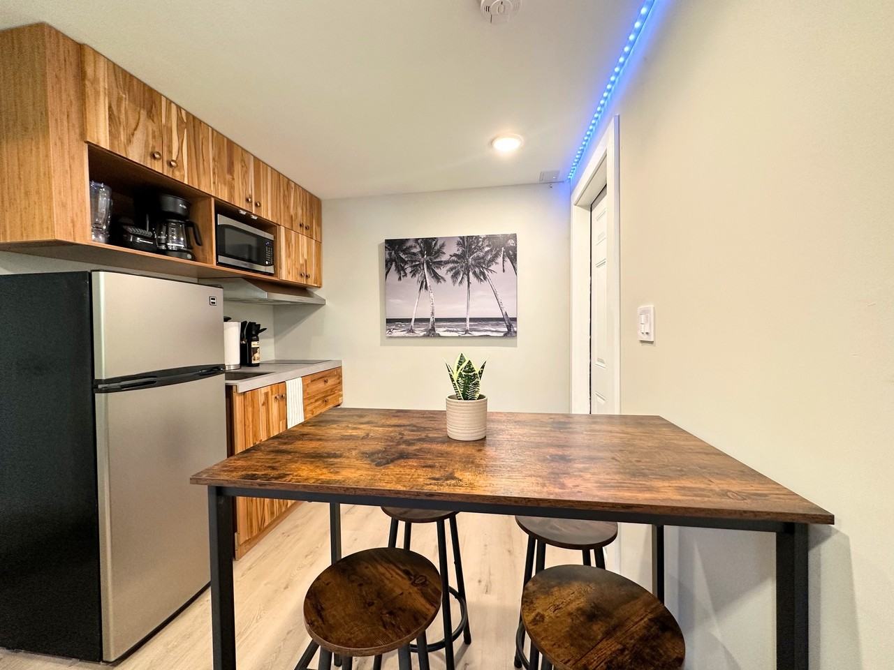 203 SW 10TH AVE - Photo 3 of 50