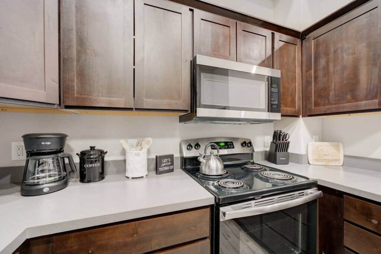 2210 Remington Way - Photo 3 of 33