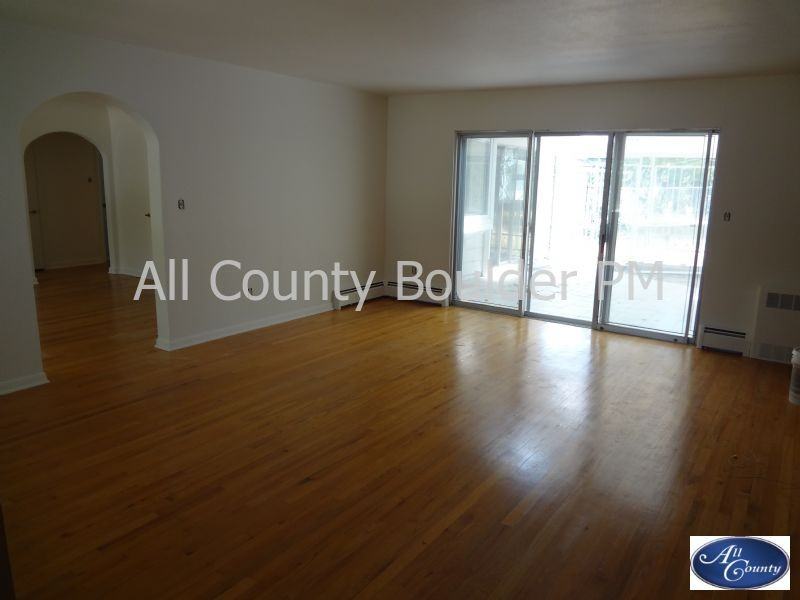 1076 8th St - Photo 2 of 9