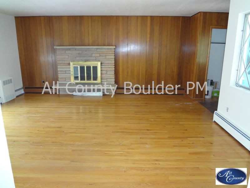 1076 8th St - Photo 3 of 9