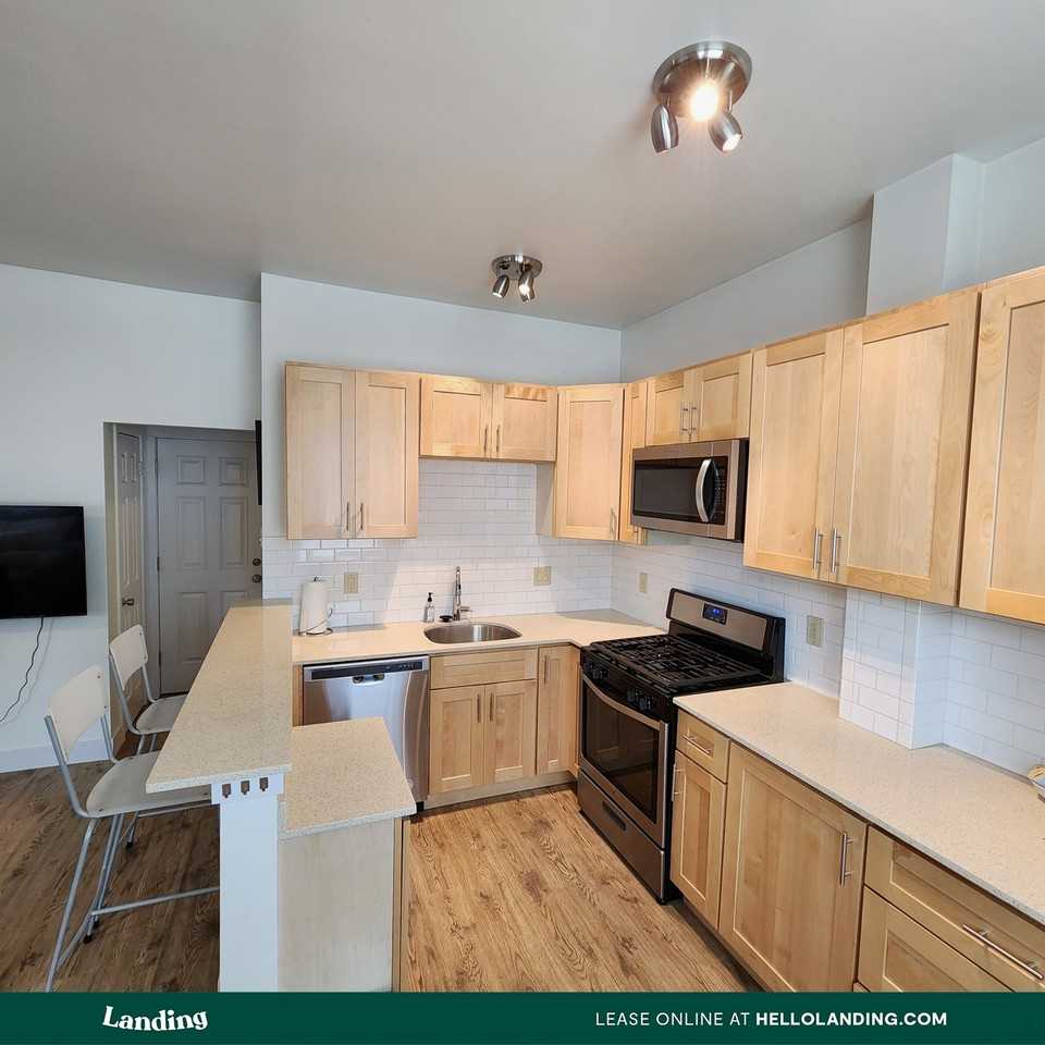 7103 California Ave Sw #7103 - Photo 2 of 8