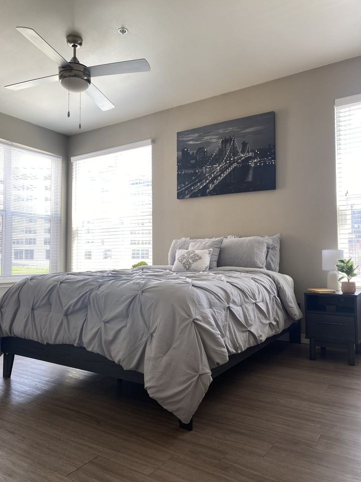 2415 Western Ave #511 - Photo 2 of 32