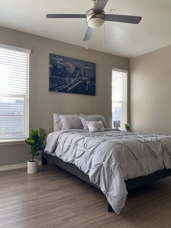 2415 Western Ave #511 - Photo 3 of 32