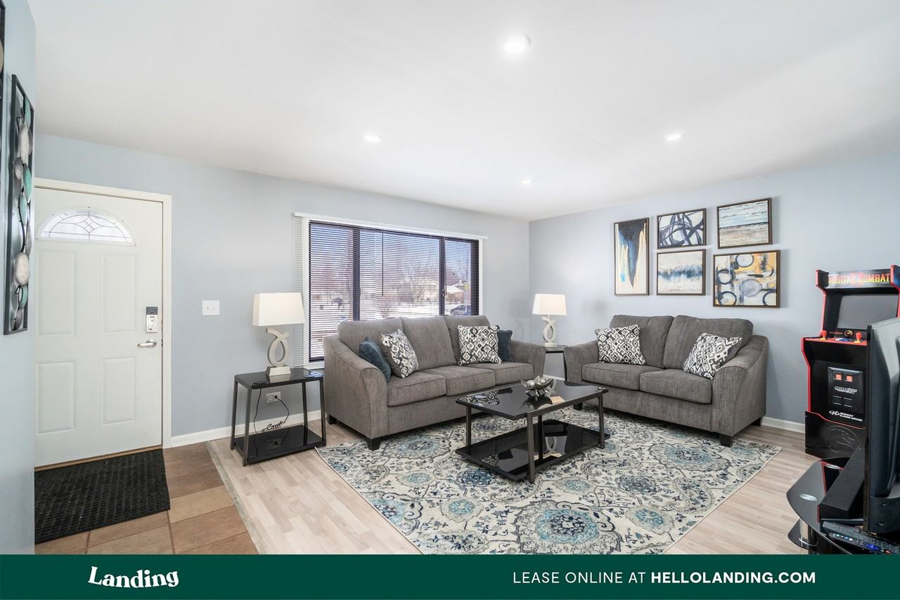 1585 Nautilus Ln #MAIN - Photo 2 of 18