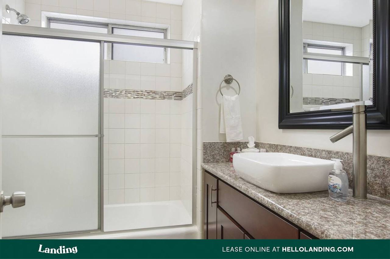 415 N Oakhurst Dr - Photo 3 of 50