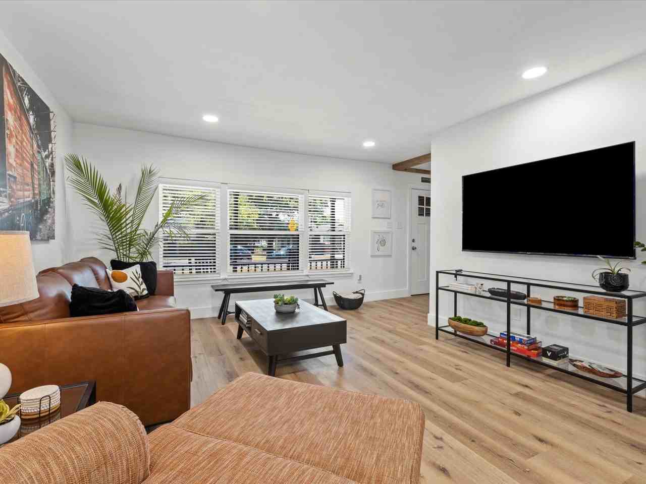 402 N Pecan St #402 - Photo 2 of 12