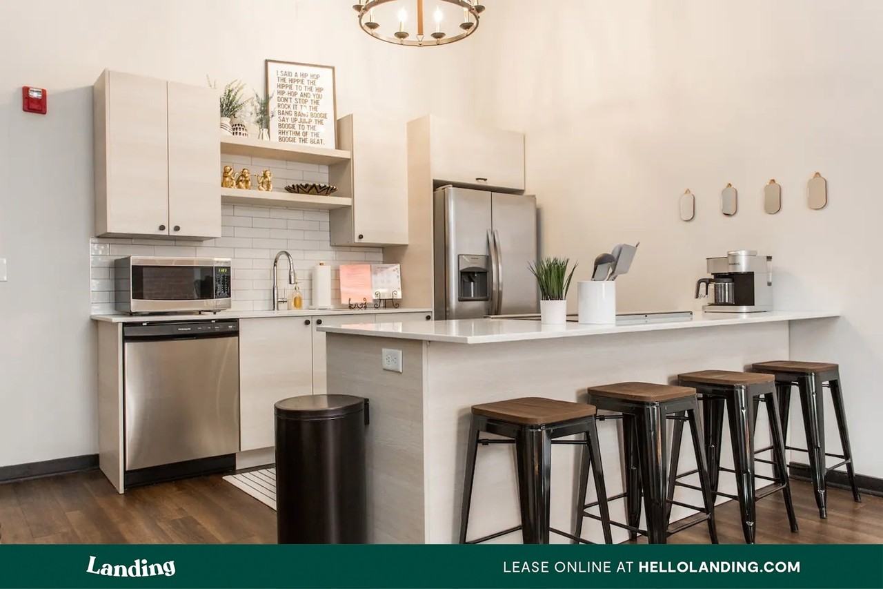 425 Washington St - Photo 3 of 25